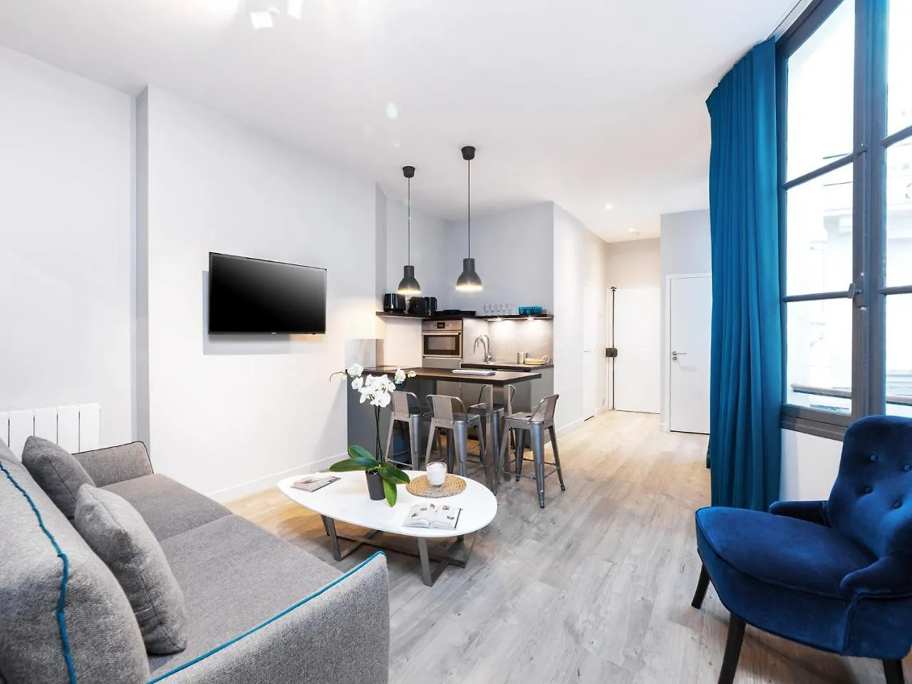 Chic Opera Apartment