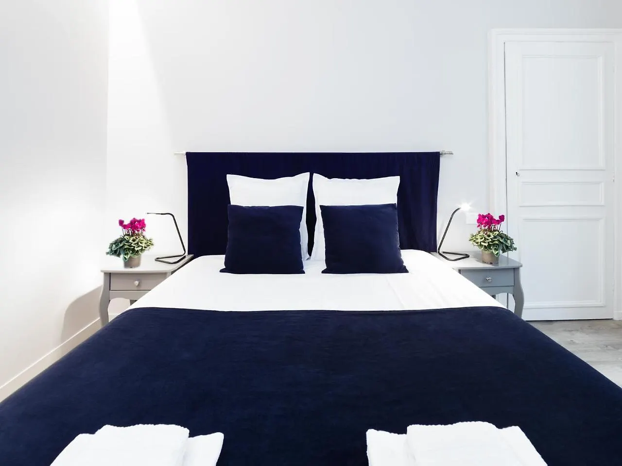 Apartment Chic Opera *
